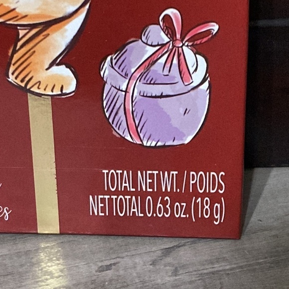 WINNIE THE POOH EYESHADOW CHRISTMAS HOLIDAY PALLETTE with MIRROR - Picture 3 of 11